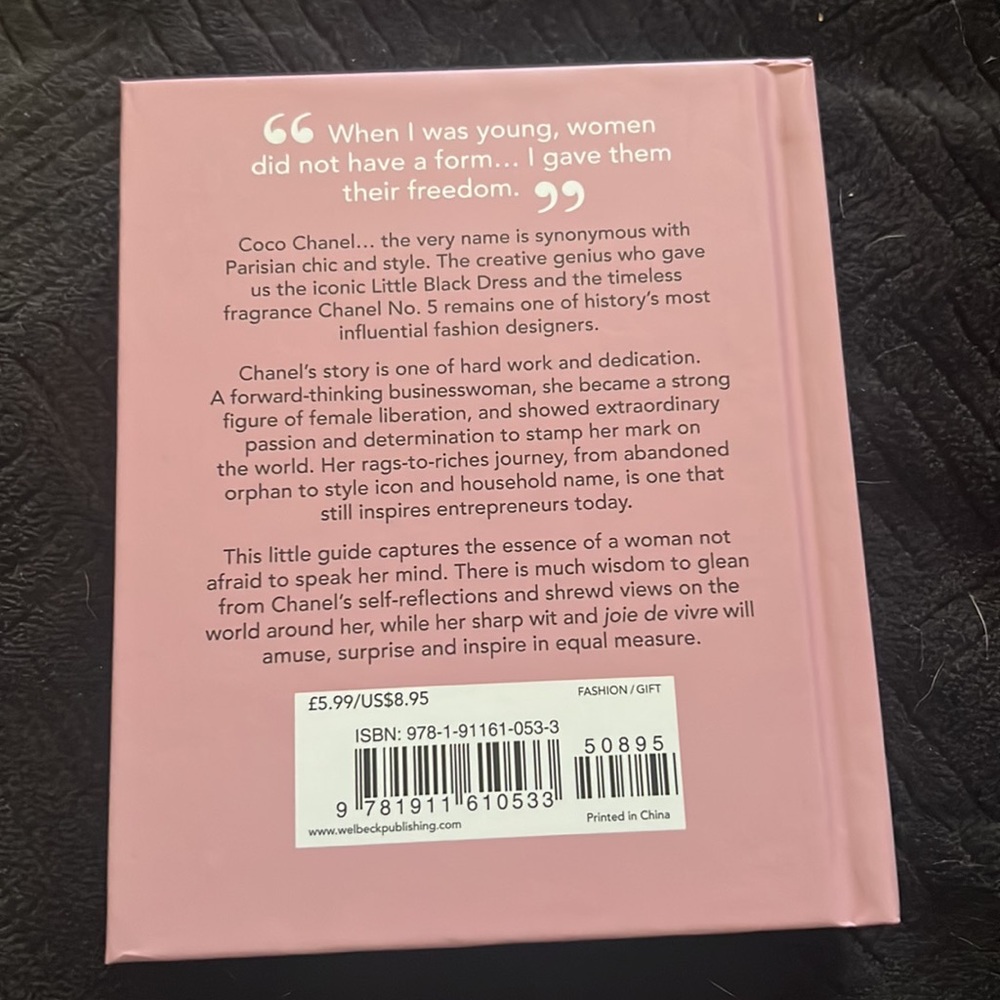 The little book of COCO CHANEL 192 pages of Coco quotes & info. Style to live by - Picture 2 of 6